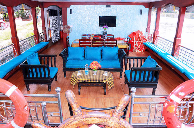 4 bedroom houseboat