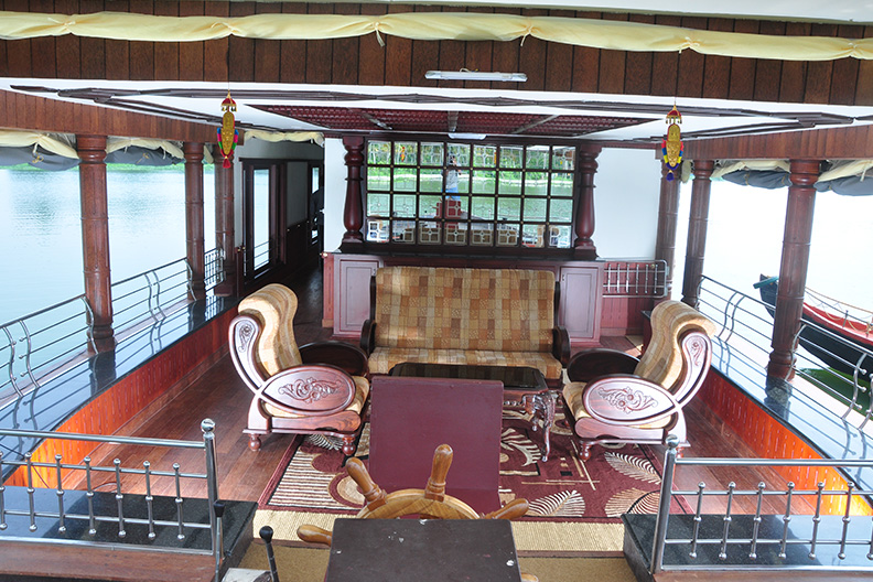 5 bedroom houseboat